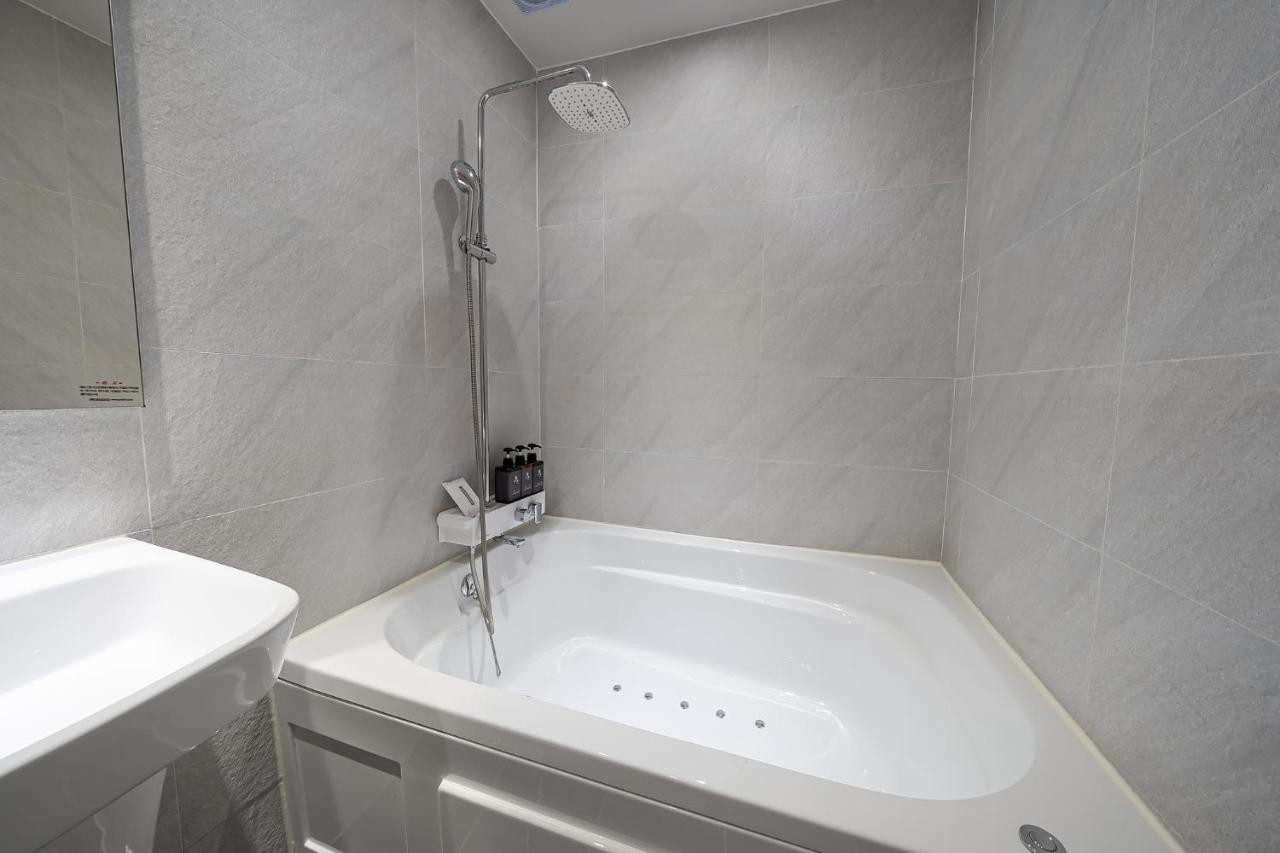 The Nox Hotel Сувон Екстер'єр фото